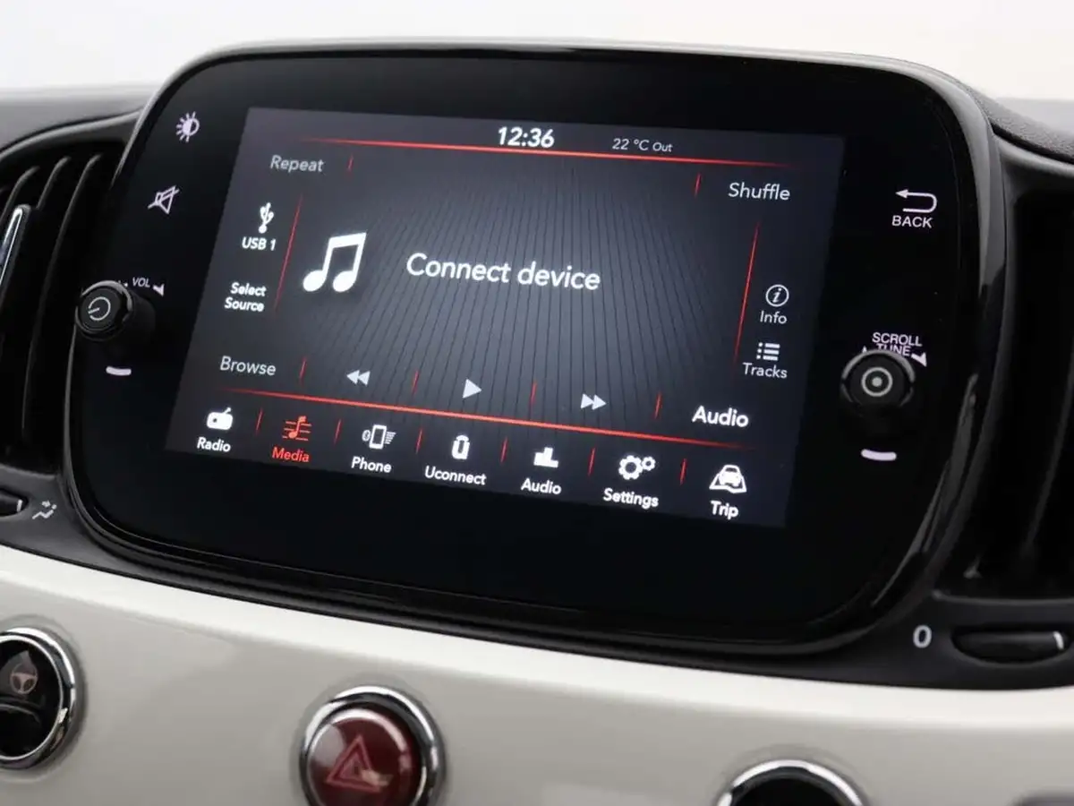 2022-fiat-500-10-dolcevita-big-20