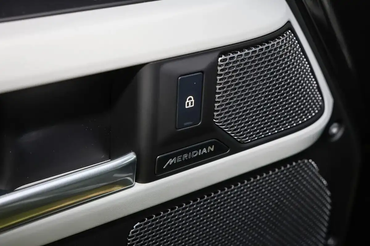 2024-land-rover-110-defender-30-d300-x-dynamic-hse-big-20