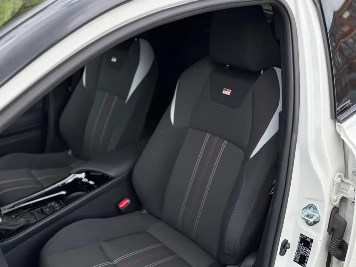 2021-toyota-c-hr-18-vvt-i-gr-sport-big-21