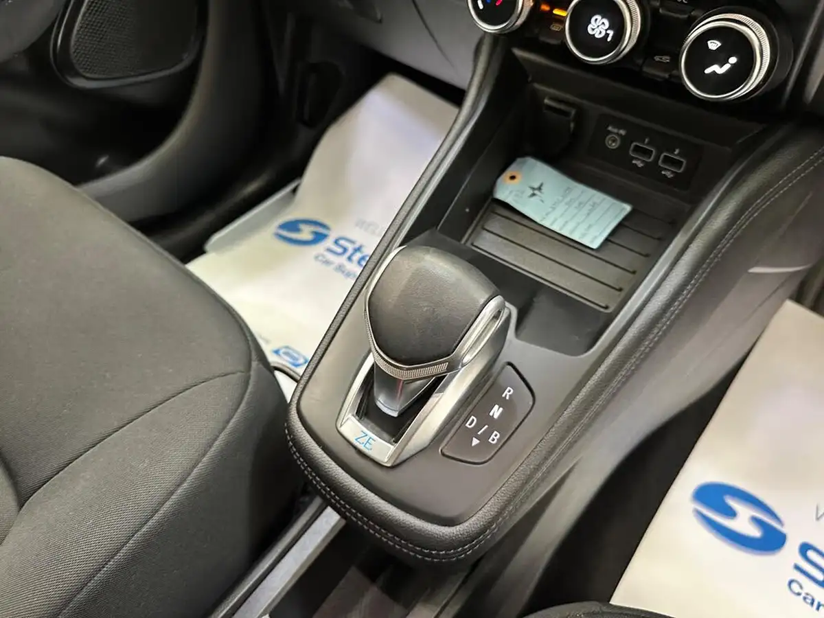 2021-renault-zoe-e-i-play-big-15
