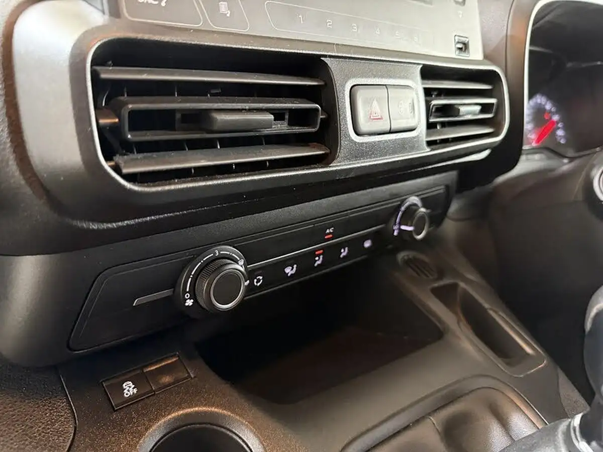 2020-vauxhall-combo-15cdti-sportive-2300-100pseu6d-t-l2h1-panel-big-39
