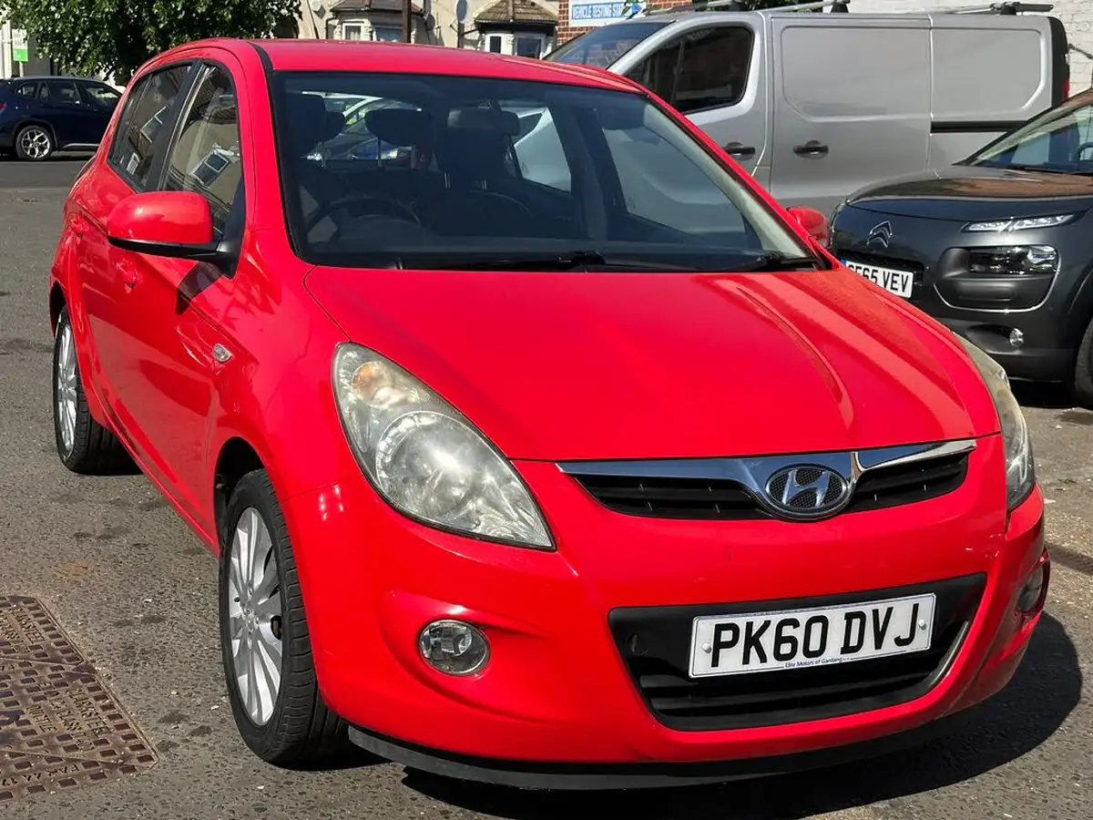 2010-hyundai-i20-14-style-big-0