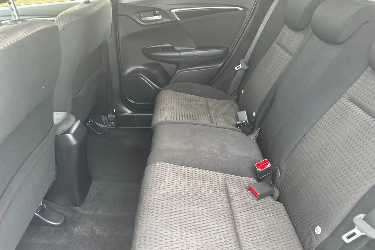 2018-honda-jazz-13-i-vtec-ex-navi-cvt-big-18