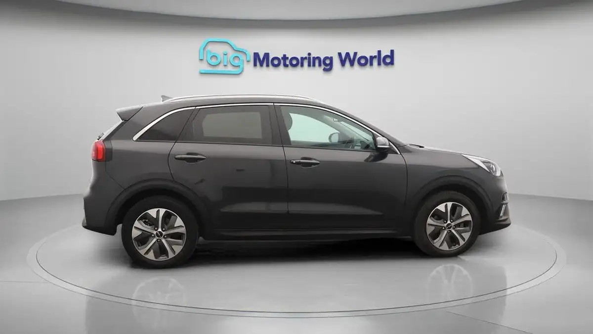 2022-kia-niro-ev-e-2-big-8