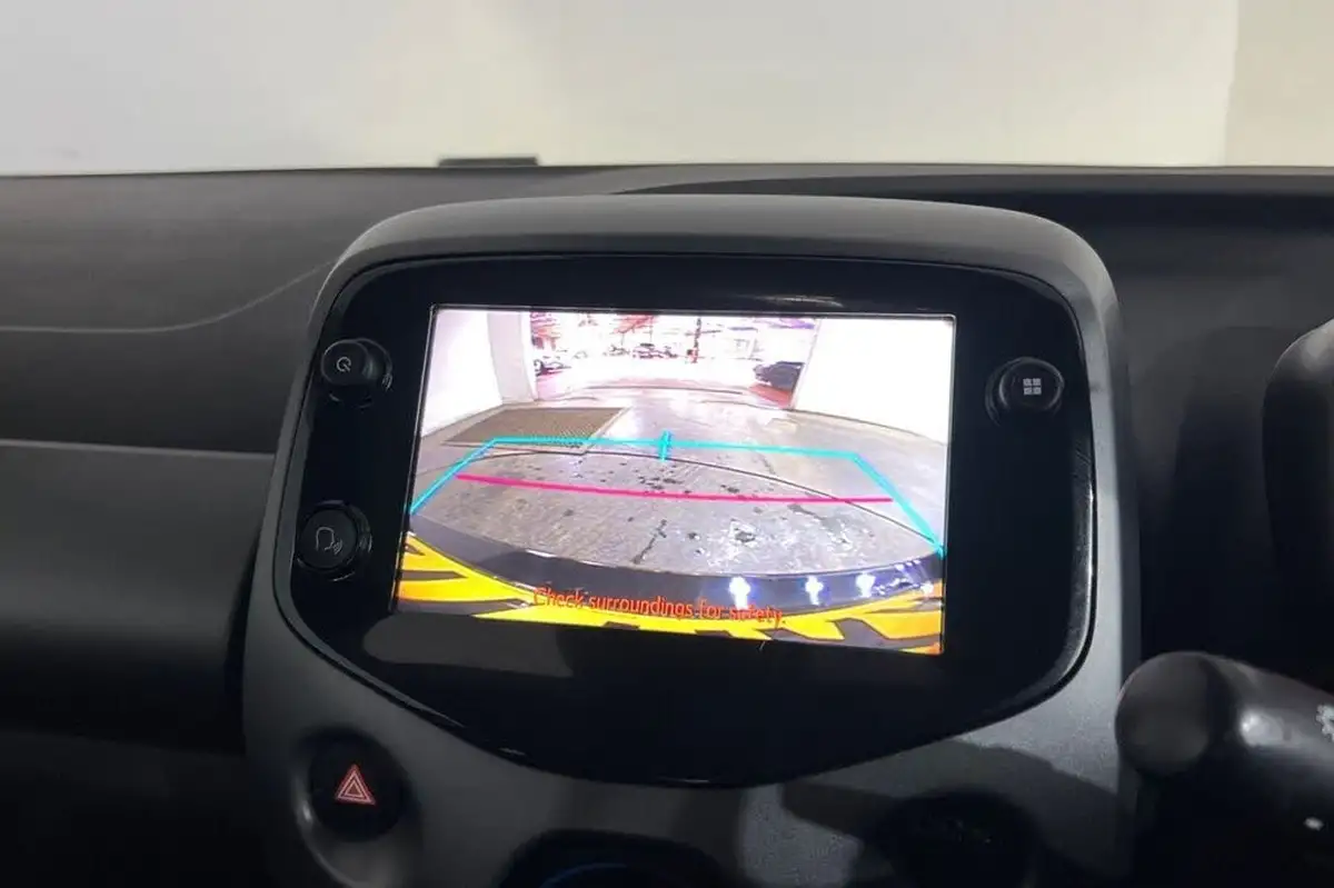2021-toyota-aygo-10-vvt-i-x-play-tss-big-15