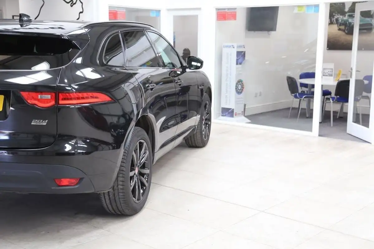 2020-jaguar-f-pace-20-i4d-chequered-flag-180ps-big-46