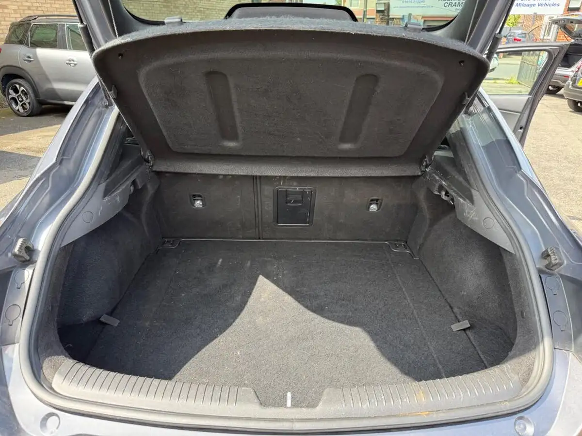 2019-hyundai-i30-14-t-gdi-n-line-nav-fastback-big-24