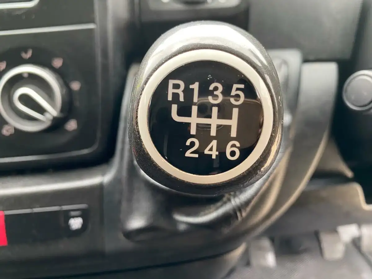 2020-peugeot-boxer-20-bluehdi-professional-335-l2h2-big-31