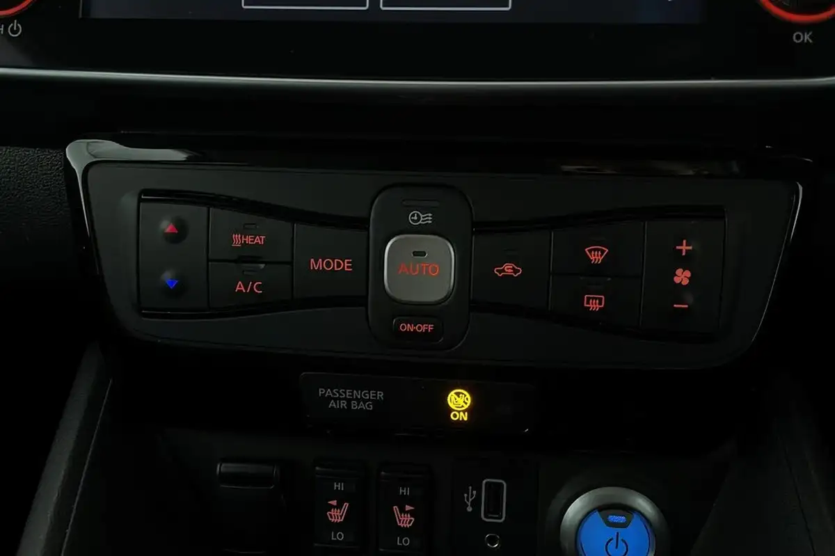 2020-nissan-leaf-e-e-tekna-big-13