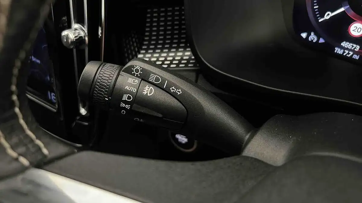 2021-volvo-xc40-15-t3-r-design-161bhp-big-37