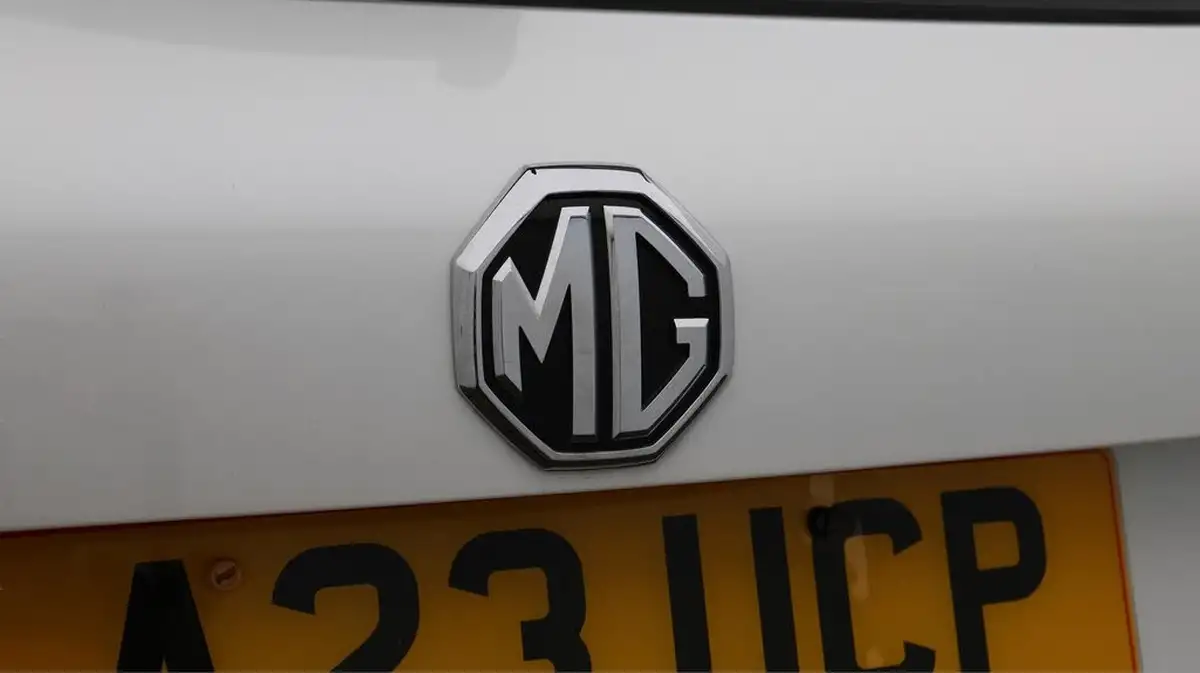 2023-mg-hs-15t-gdi-exclusive-162ps-dct-big-21