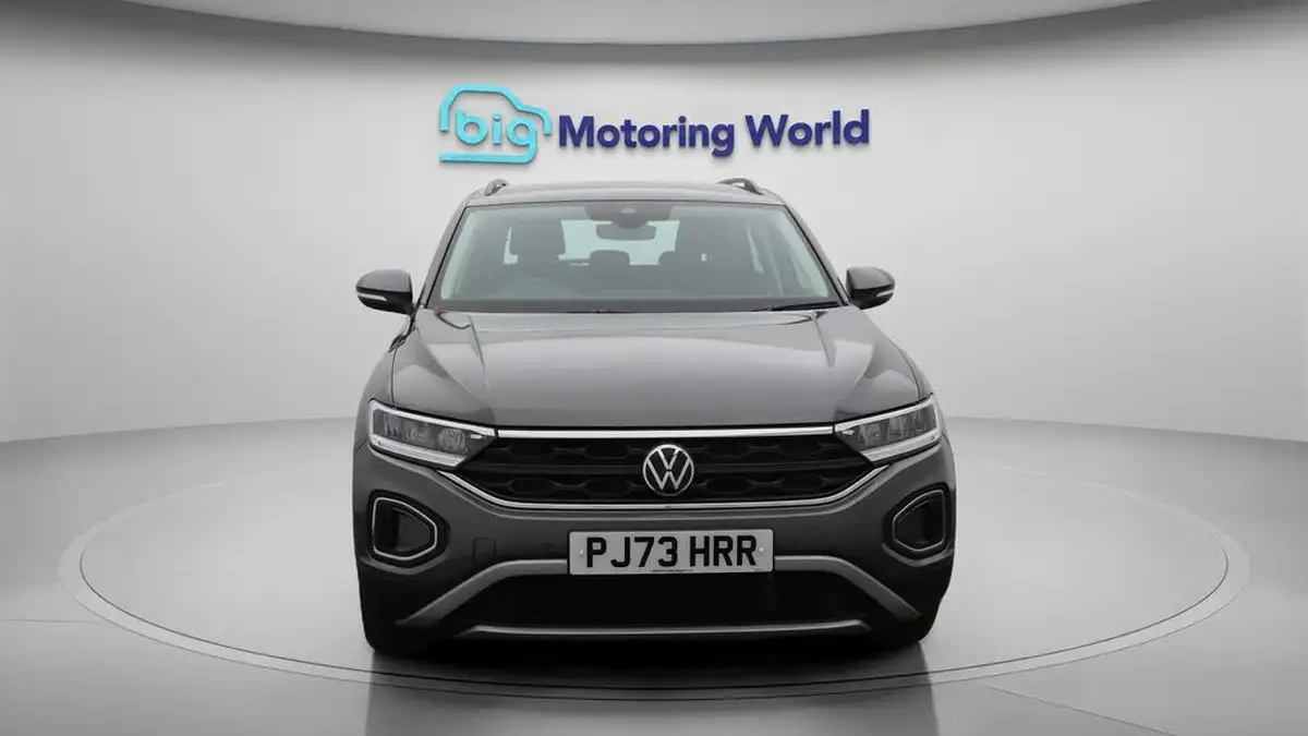 2023-volkswagen-t-roc-10-tsi-life-big-2