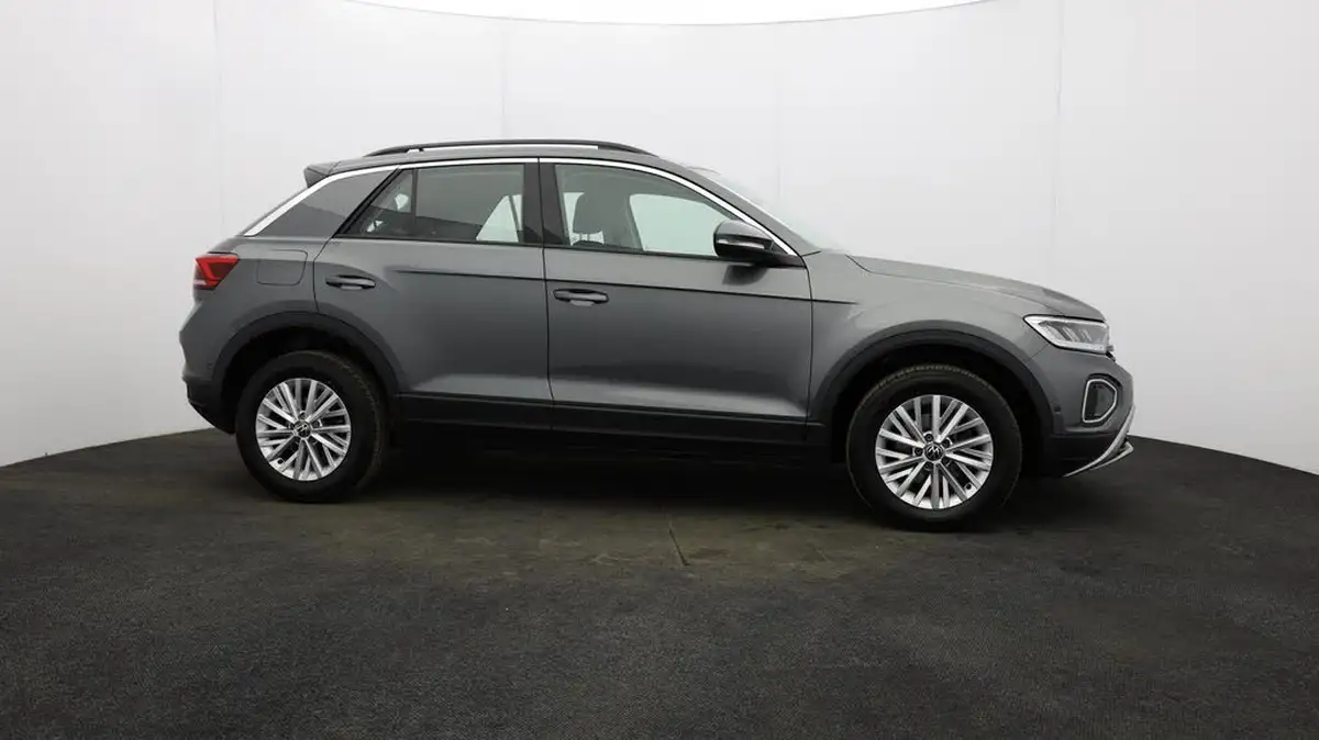 2023-volkswagen-t-roc-10-tsi-life-big-54