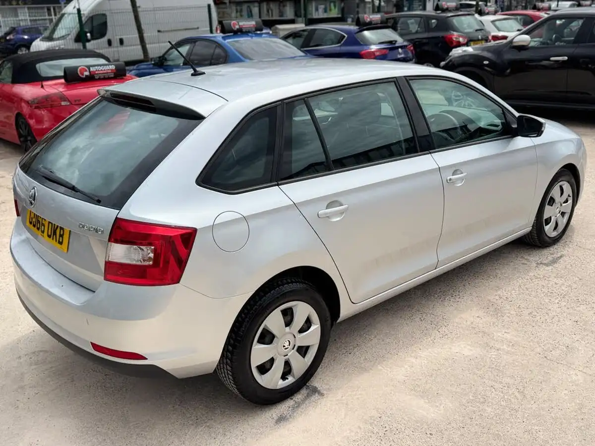 2016-skoda-rapid-spaceback-14tdi-s-big-21