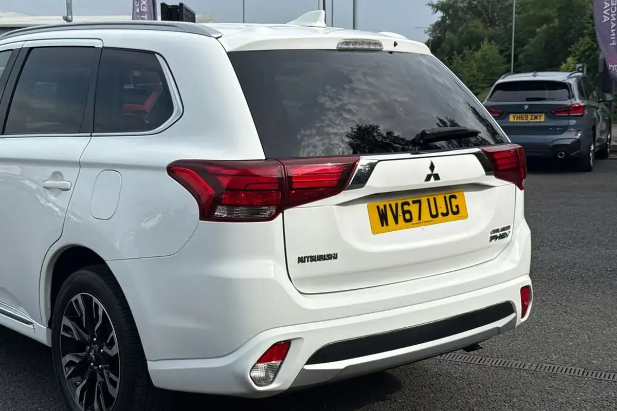 2017-mitsubishi-outlander-20-4hs-phev-5st-big-7