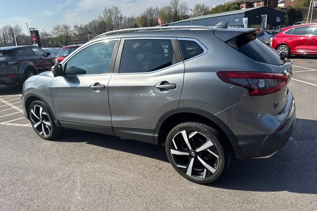 2017-nissan-qashqai-16-dig-t-tekna-big-33