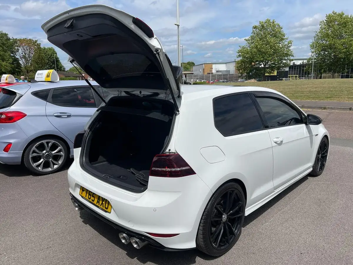 2016-volkswagen-golf-20-tsi-r-4x4-bmtss-hatchback-3d-dsg-big-16