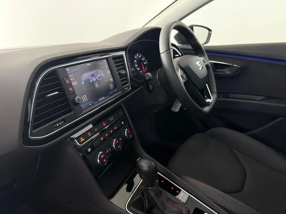 2019-seat-leon-20-tsi-fr-hatchback-big-15