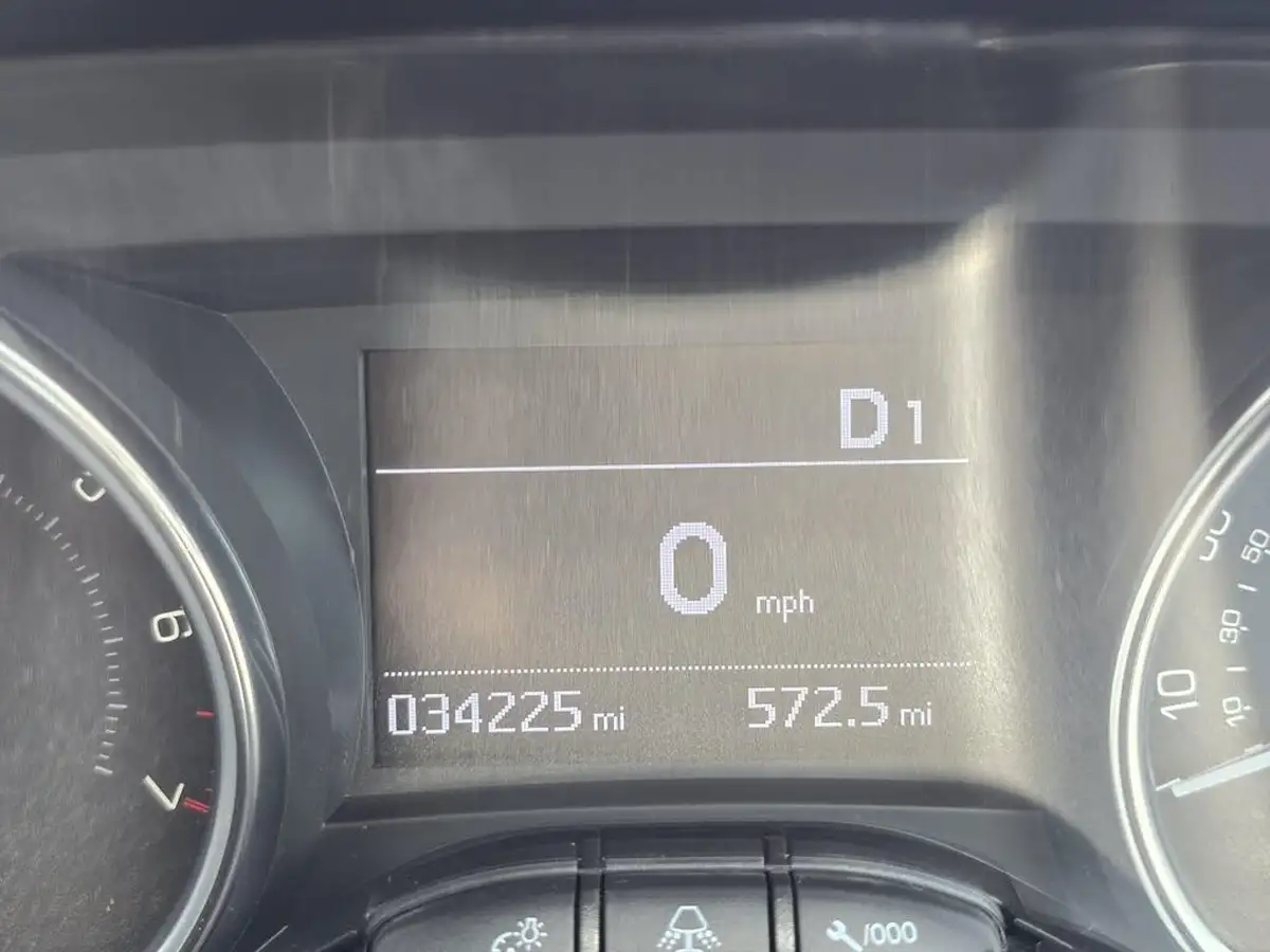 2019-peugeot-2008-suv-12-puretech-allure-110bhp-eat6-big-35