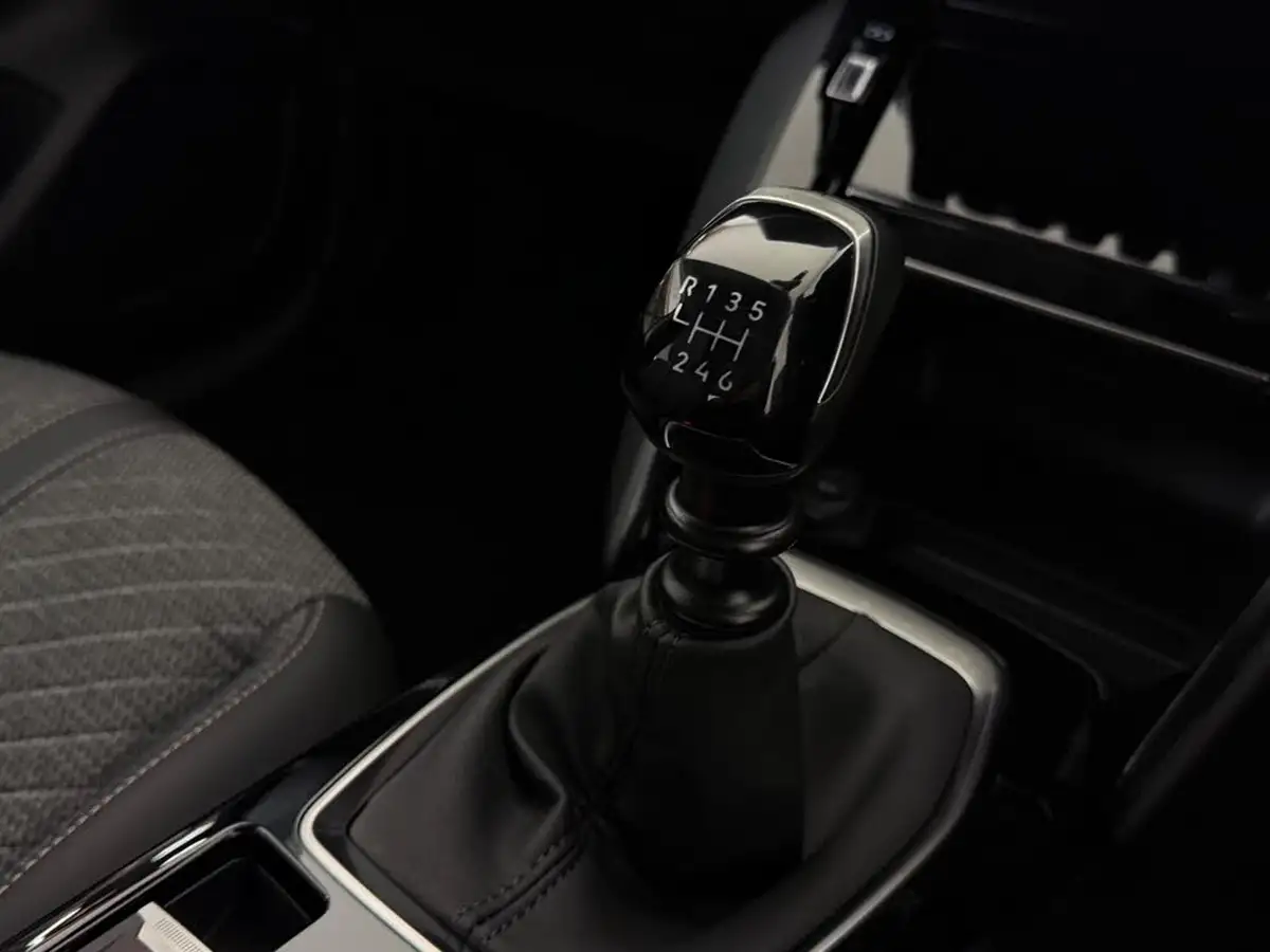 2024-peugeot-208-12-puretech-allure-big-35
