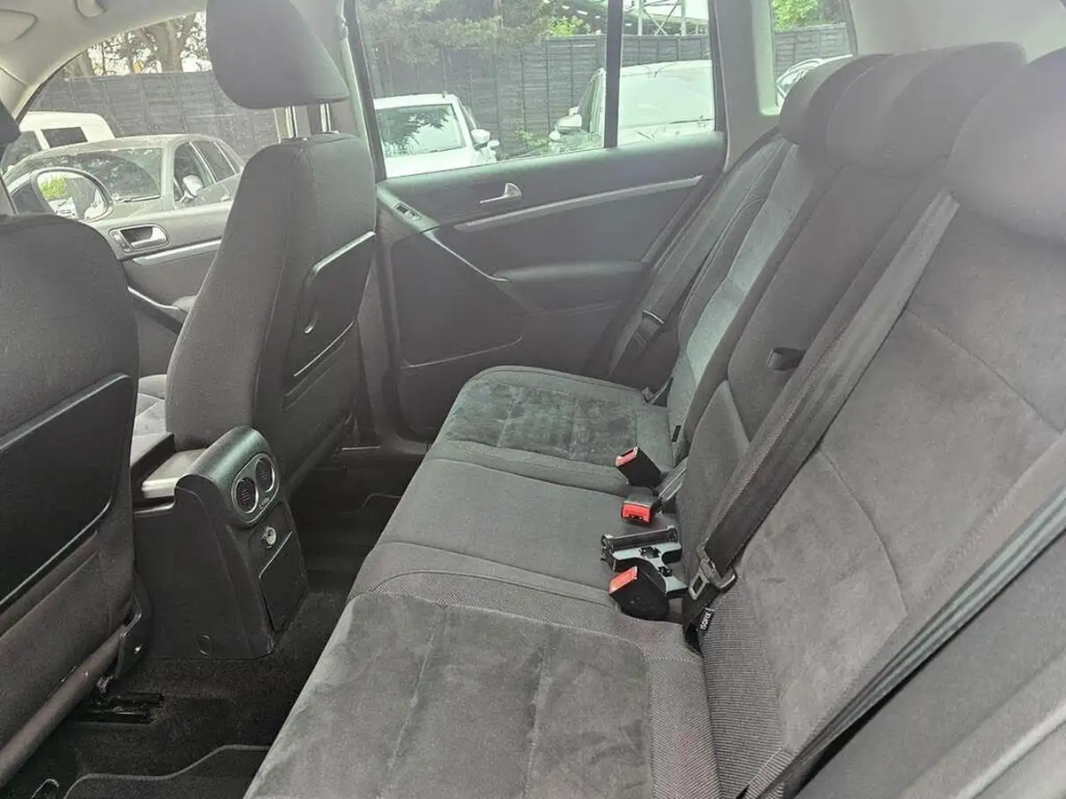 2015-volkswagen-tiguan-20tdi-match-150ps-4wd-bmt-dsg-big-16