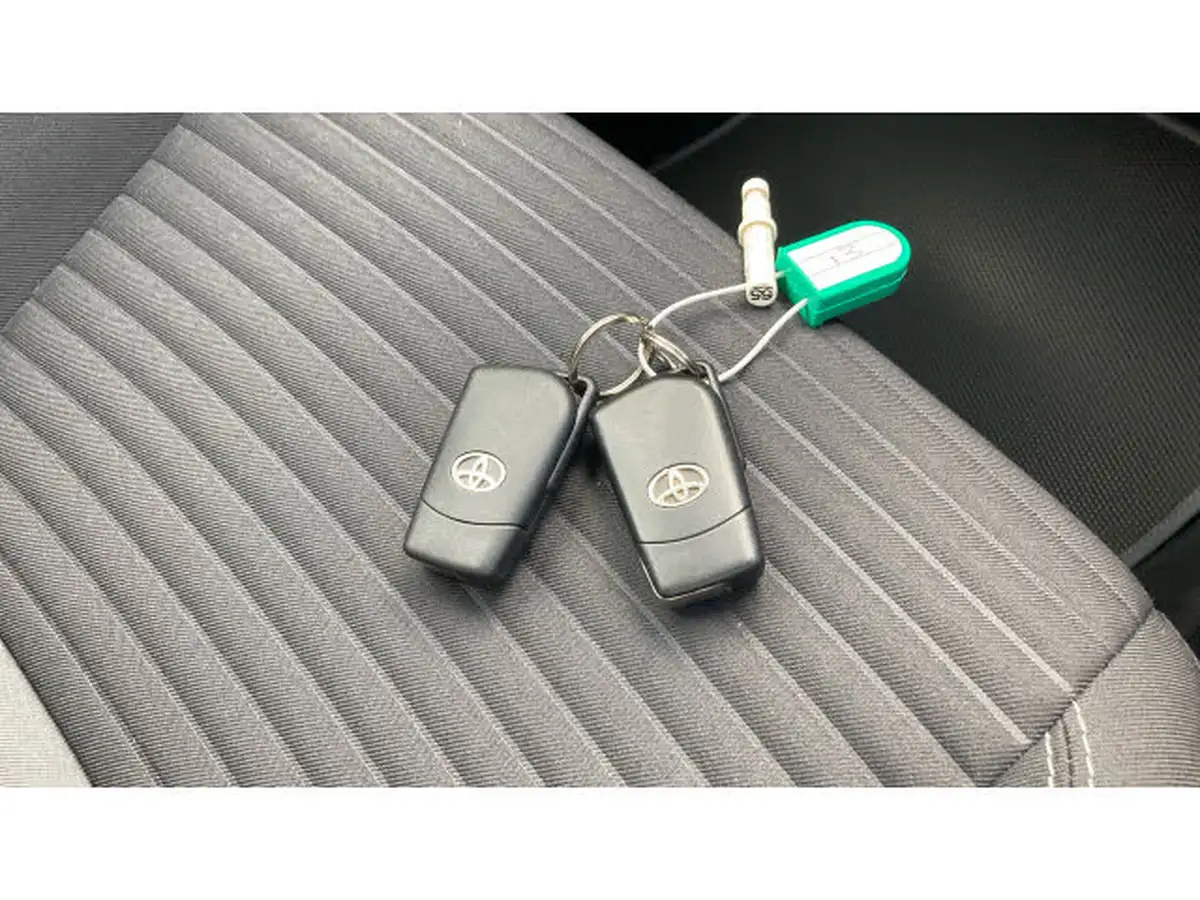 2019-toyota-yaris-15-vvt-i-icon-tech-111bhp-1496cc-big-19