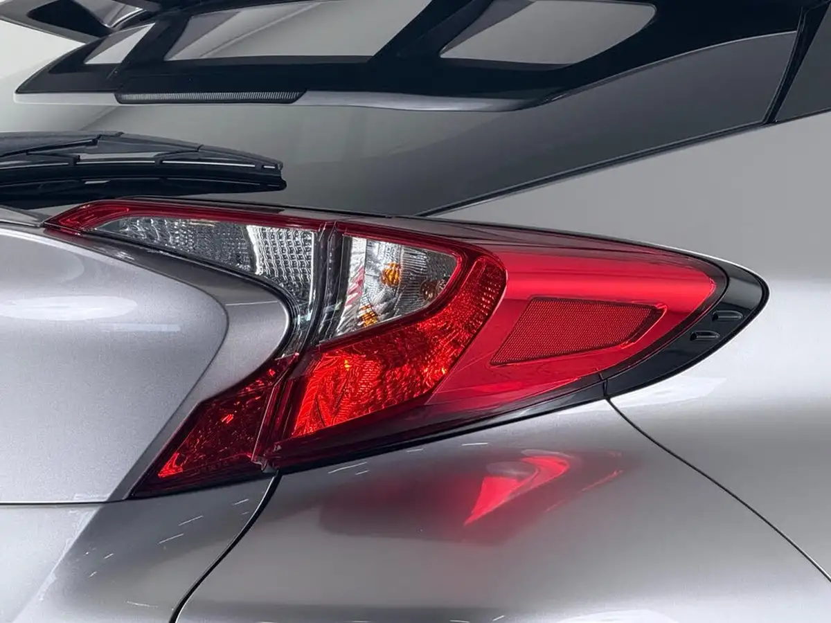 2017-toyota-c-hr-12-excel-big-8