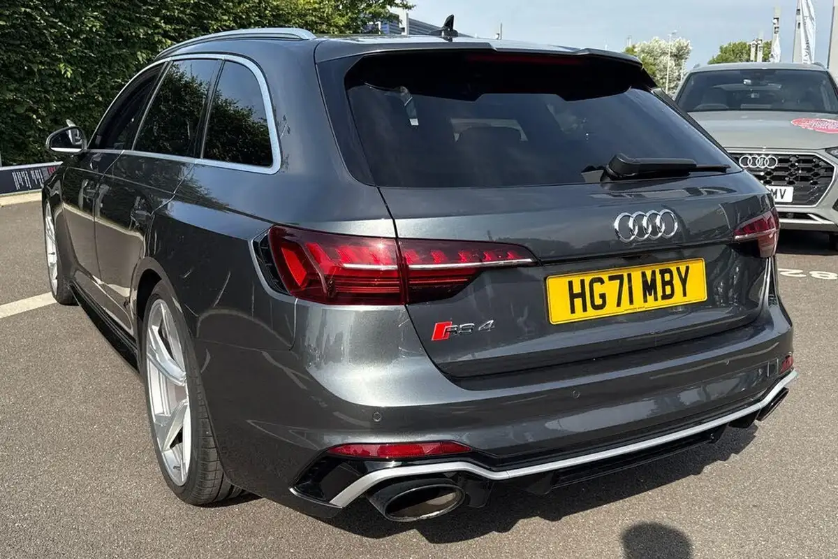 2022-audi-rs4-avant-29-tfsi-big-16