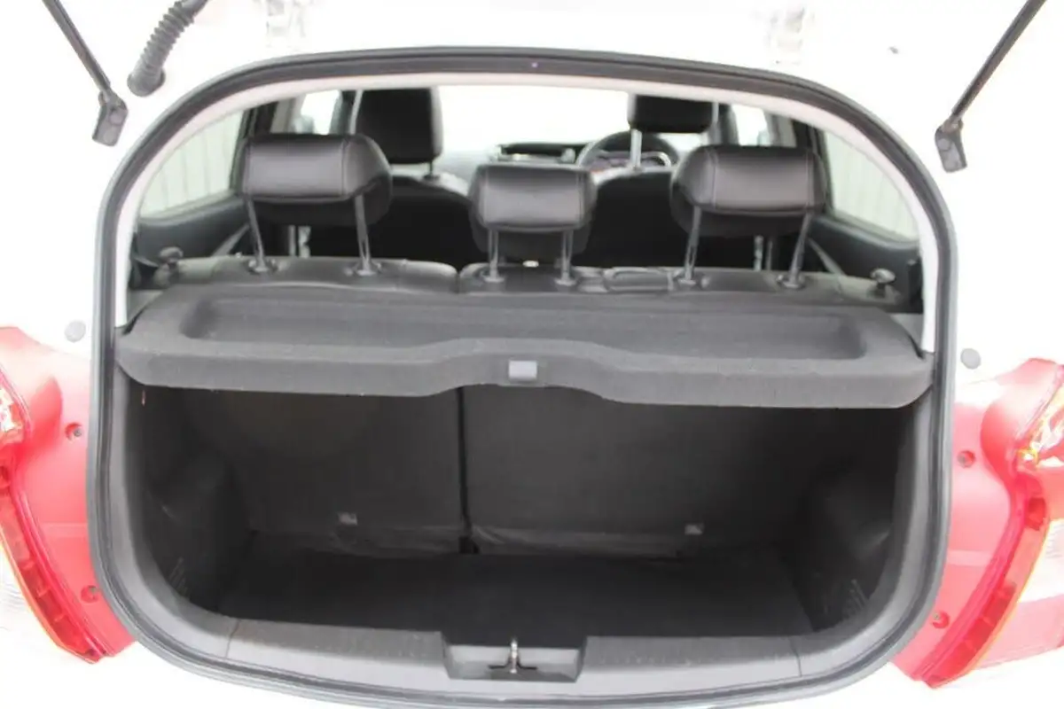 2016-vauxhall-viva-10i-sl-big-19