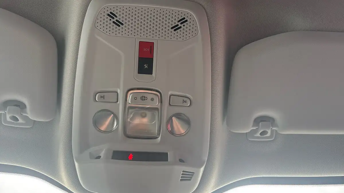 2022-peugeot-2008-suv-12-puretech-allure-premium-100bhp-big-31