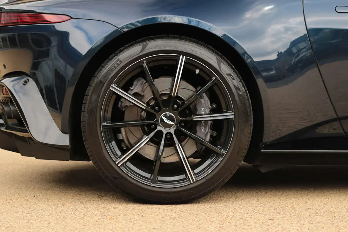 2019-aston-martin-vantage-40-v8-vantage-big-28