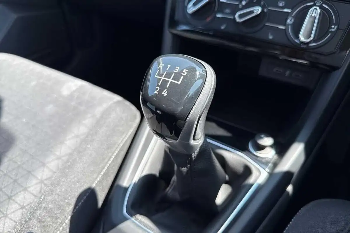 2022-volkswagen-t-cross-10-tsi-se-95ps-big-18