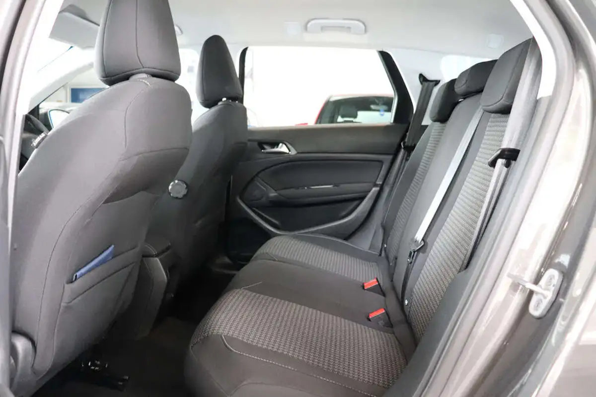 2018-peugeot-308-sw-15-bluehdi-active-15-bluehdi-130bhp-big-29