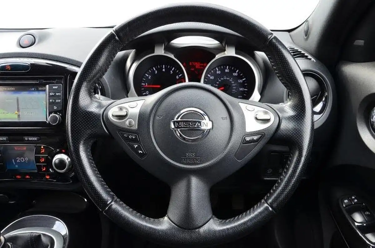 2015-nissan-juke-12-tekna-big-35