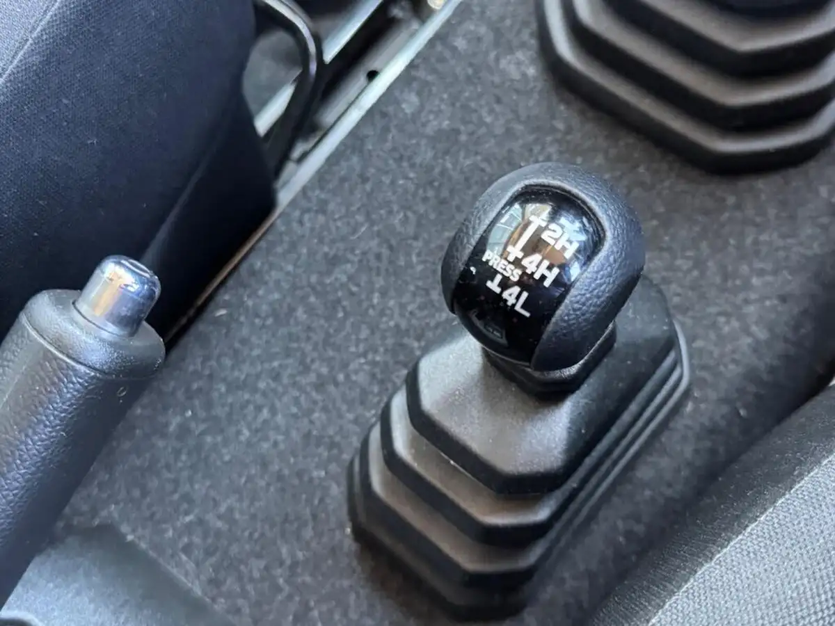 2022-suzuki-jimny-15-light-commercial-allgrip-big-39