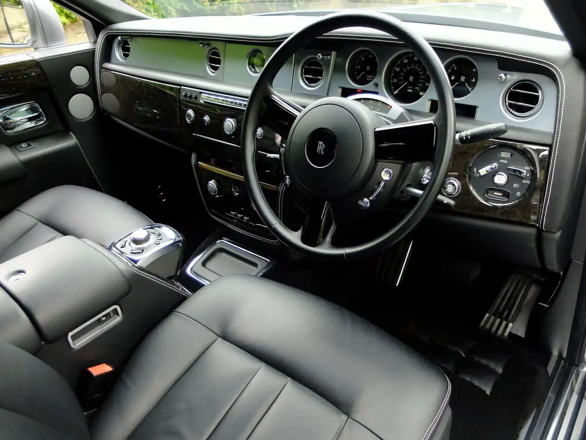 2016-rolls-royce-phantom-67-coupe-2d-big-6