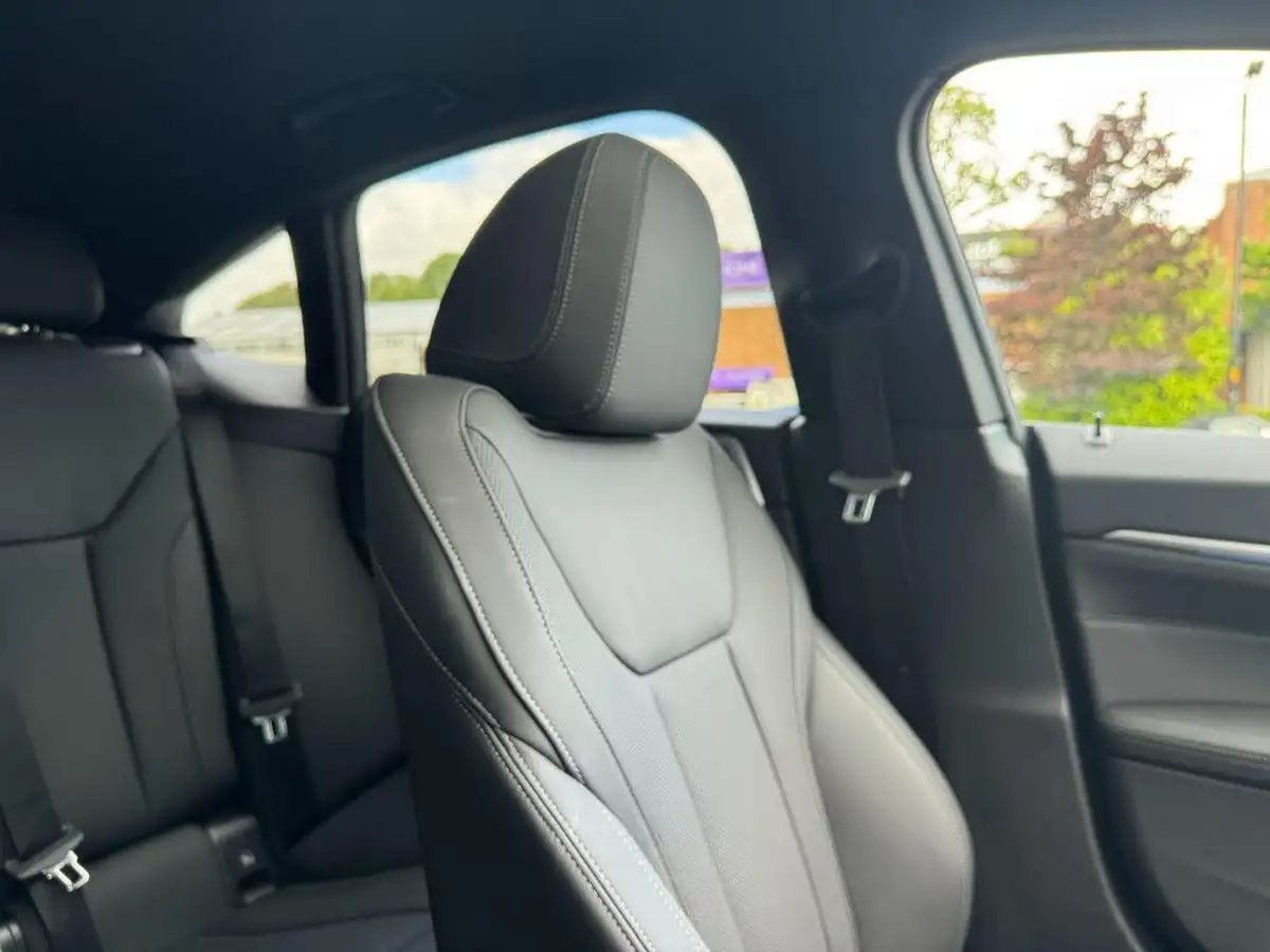 2025-bmw-i4-e-m50-big-70