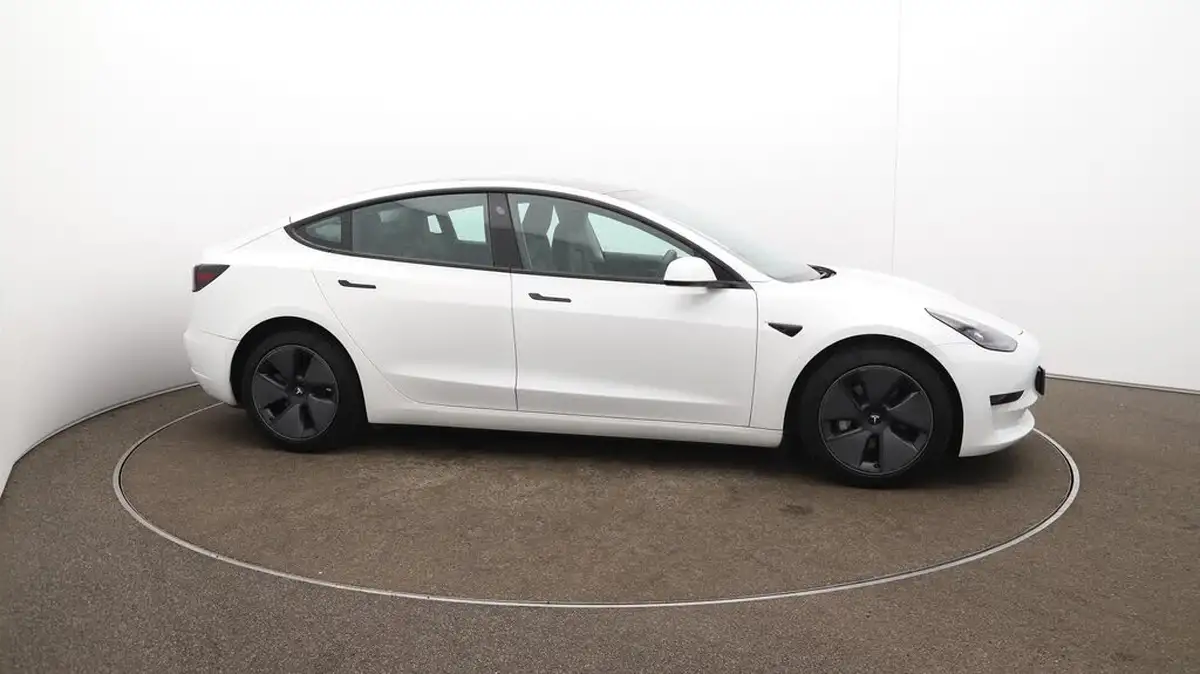 2021-tesla-model-3-e-standard-plus-big-47