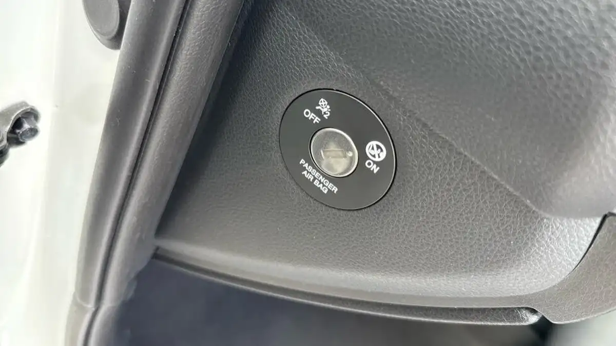 2022-kia-rio-10-t-gdi-2-big-18