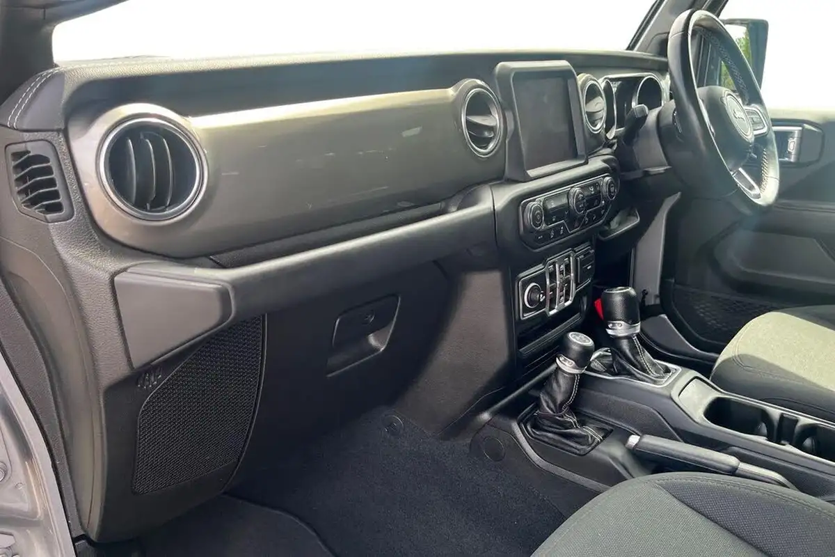 2019-jeep-wrangler-20-gme-sahara-hard-5d-big-1