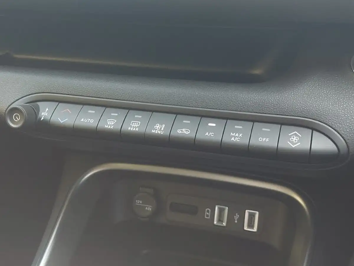 2025-jeep-avenger-12-gse-summit-big-14
