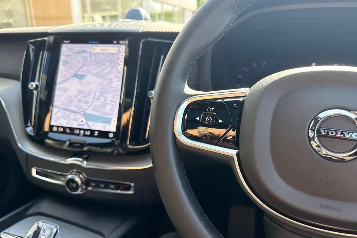 2024-volvo-xc60-20-t8-ultra-black-edition-big-34