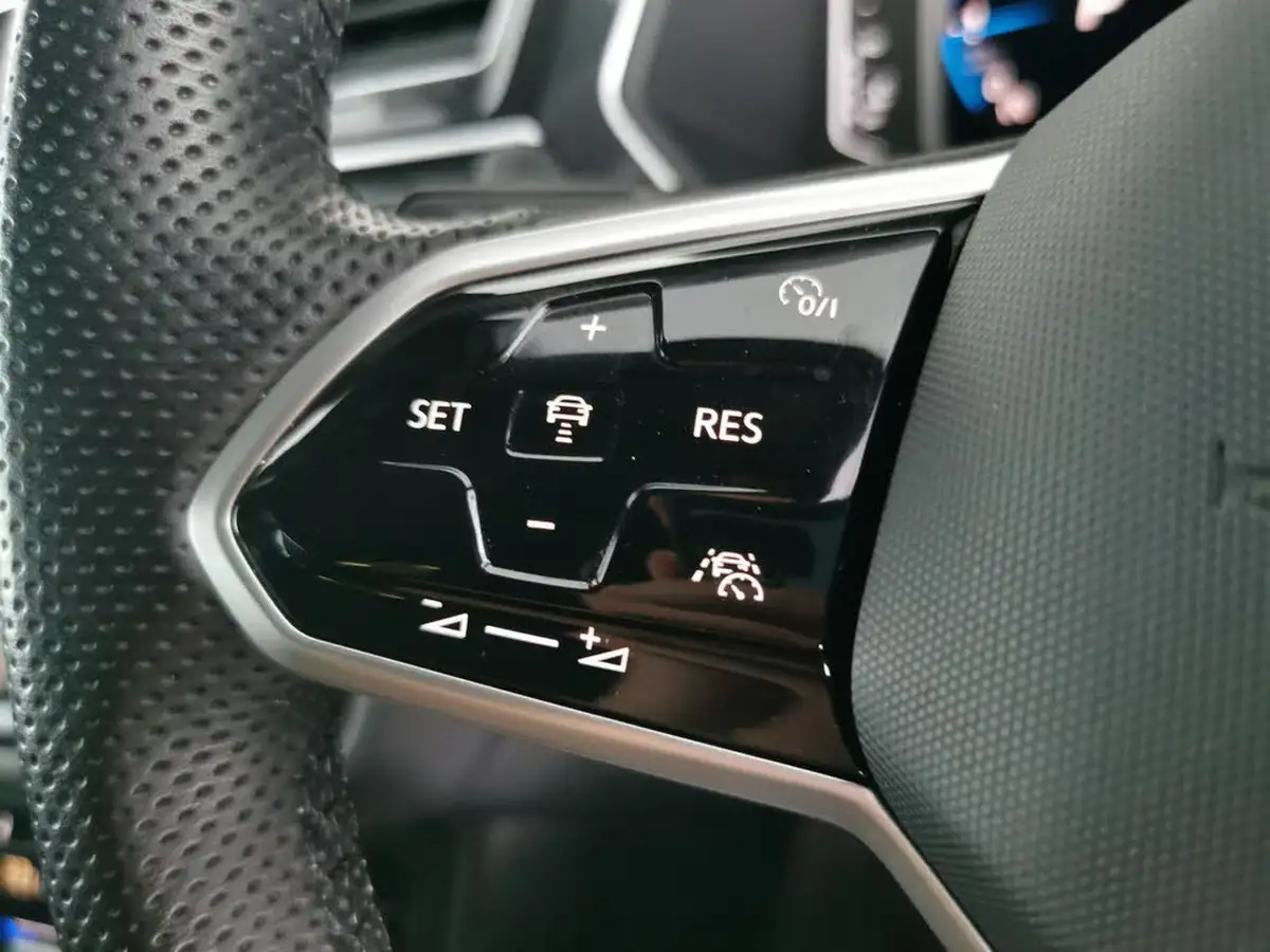 2021-volkswagen-tiguan-15-tsi-r-line-big-27