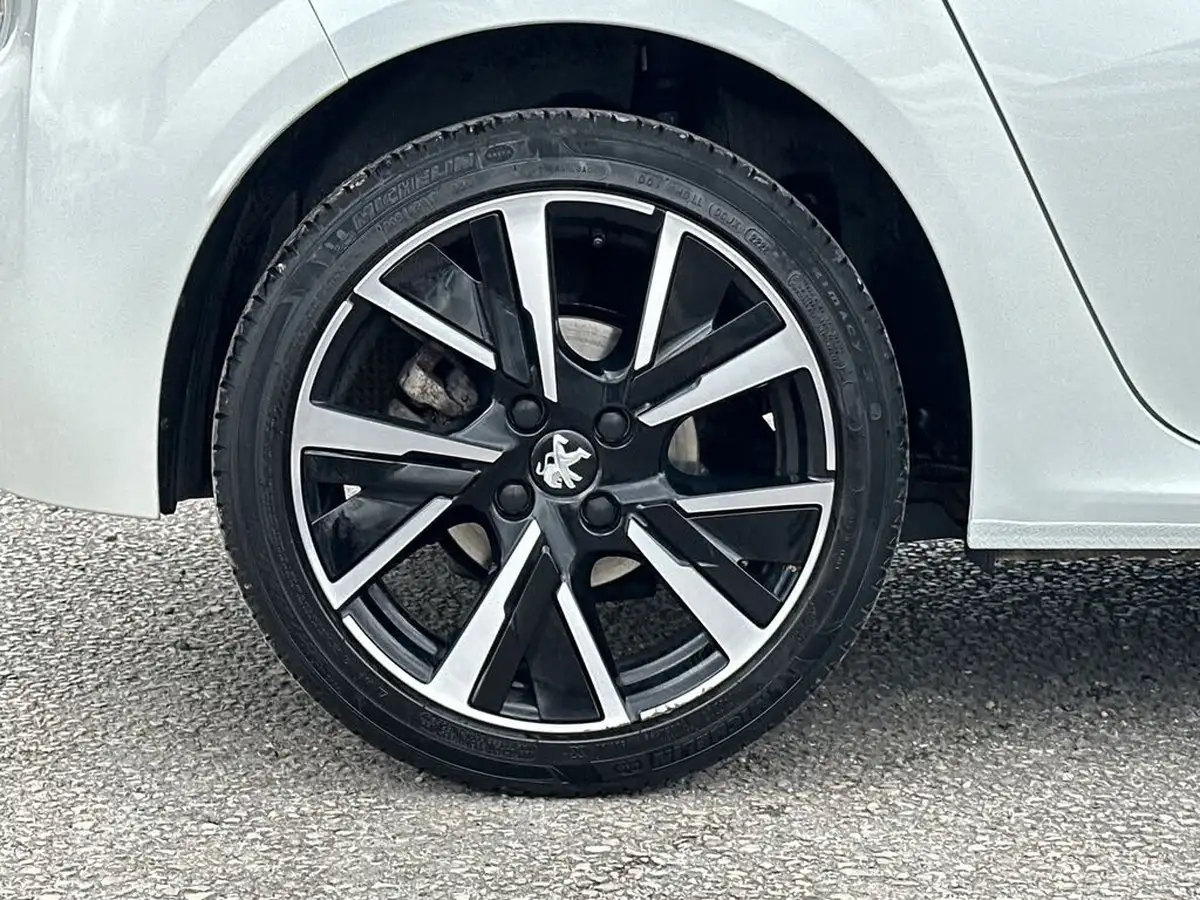 2020-peugeot-208-12-puretech-allure-100bhp-eat8-big-17