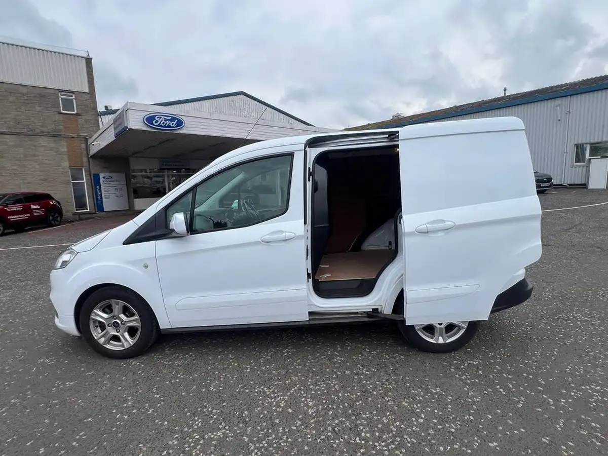 2022-ford-transit-courier-10t-limited-ecoboost-big-13