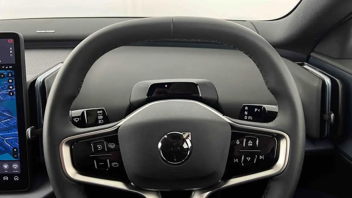 2024-volvo-ex30-e-single-motor-plus-big-16