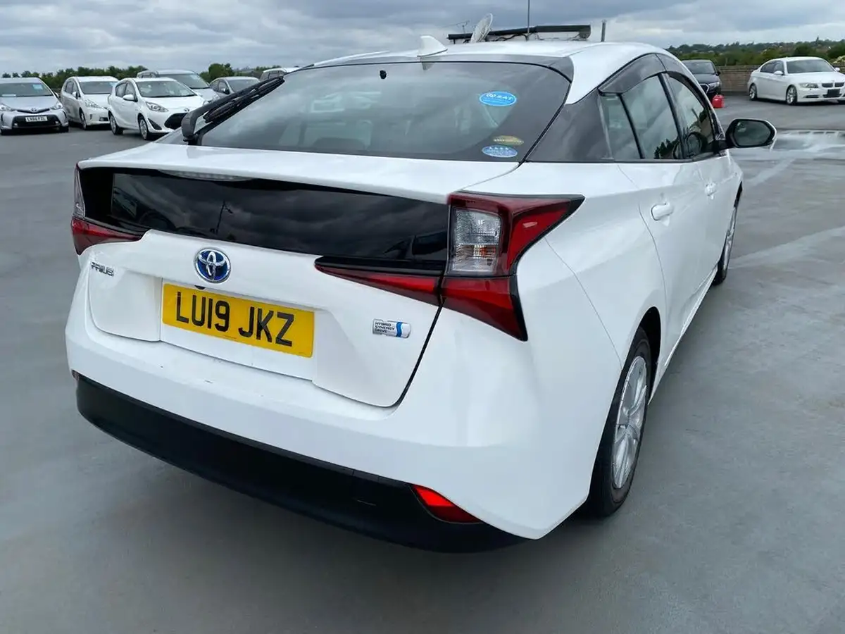 2019-toyota-prius-big-19