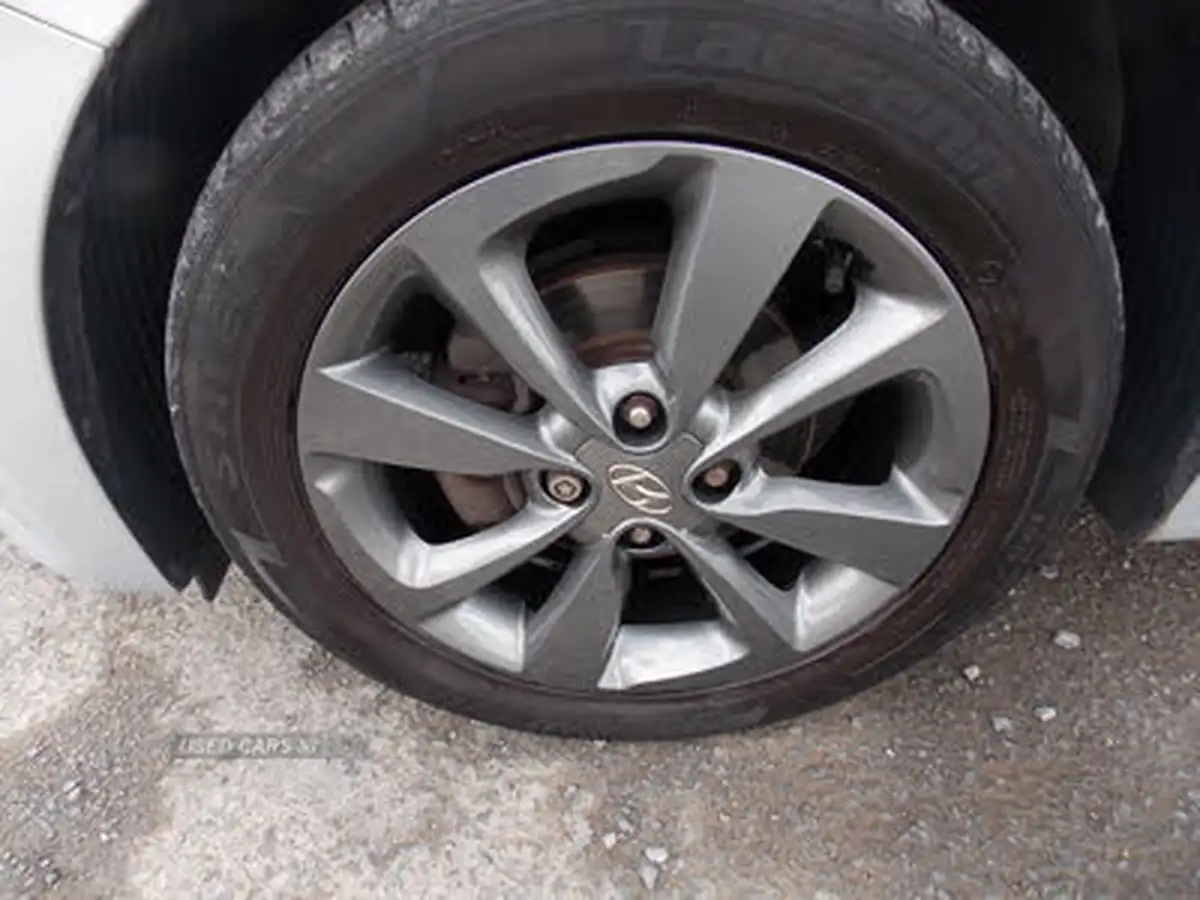 2015-hyundai-i20-14-se-big-10