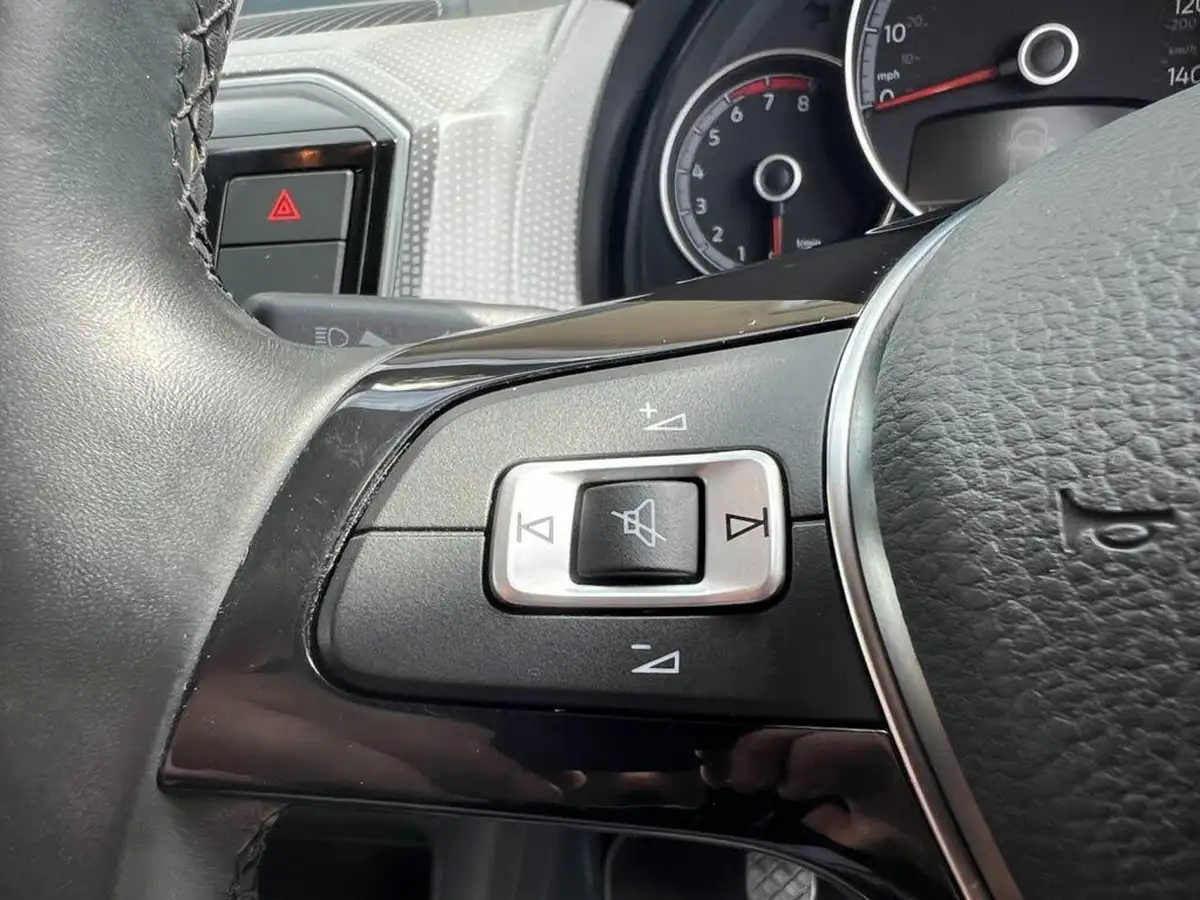 2017-volkswagen-up-10-high-up-75ps-5d-big-28