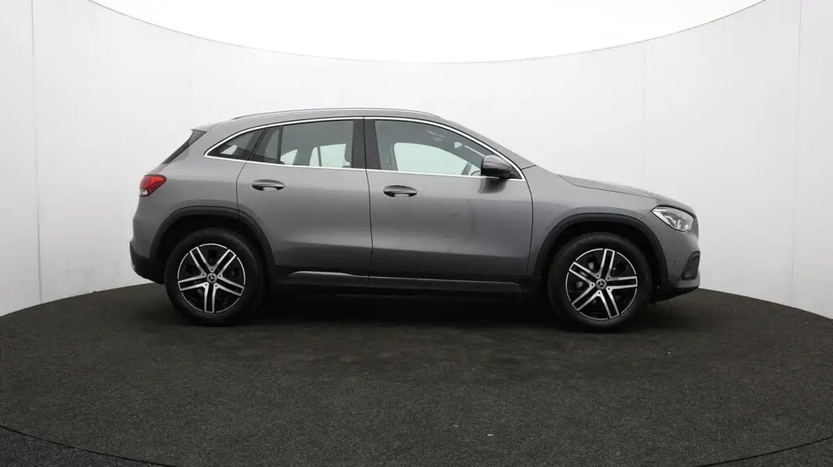 2022-mercedes-benz-gla-class-13-gla-200-sport-executive-big-42